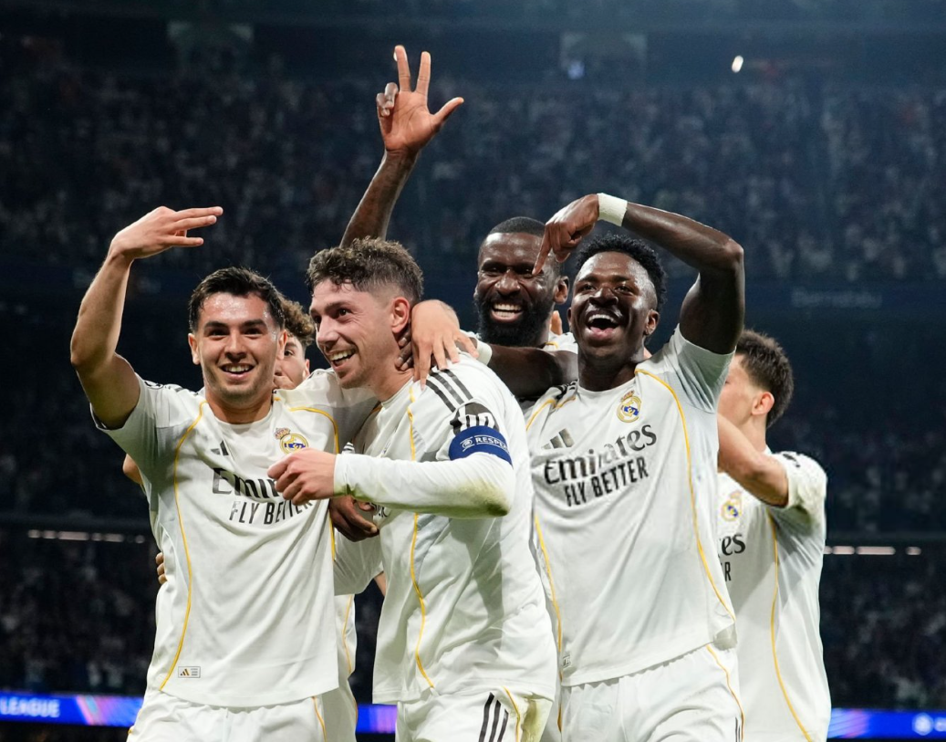 半岛体育官方网站-库尔图瓦封神熊皇失点，巴尔韦德戴帽比肩梅西，皇马3-0大胜曼城